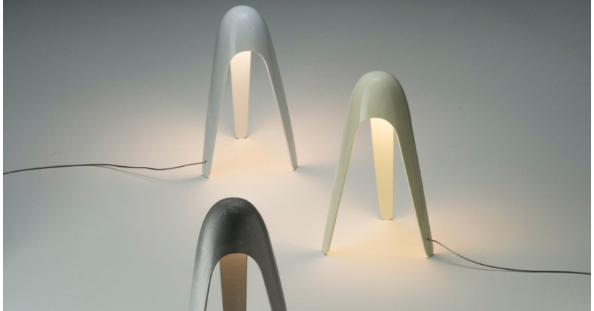 Дружелюбный пришелец на прикроватном столике: светильник Cyborg