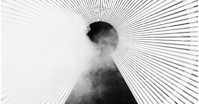 Польская художница пронзила небо Саудовской Аравии столбом света