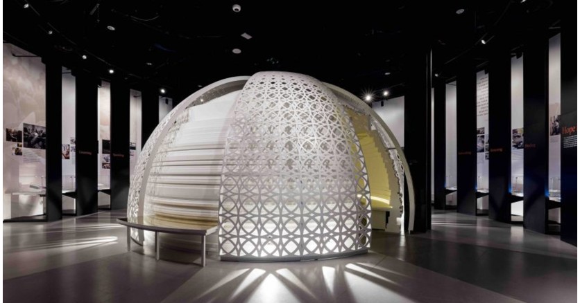 Световая инсталляция «Lamp» в Центре исследования веры и свободы в Америке Световая инсталляция «Lamp» в Центре исследования веры и свободы в Америке