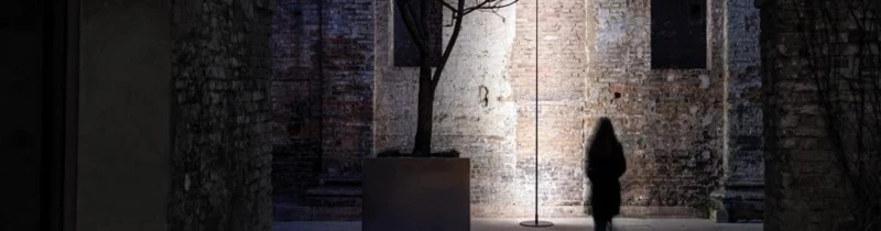 Свет в минимализме: графичный светильник от итальянского дизайнера 