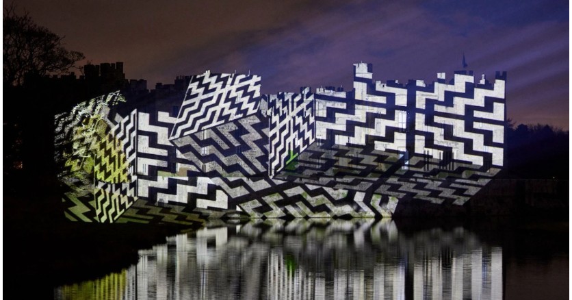 Фестиваль света Lumiere оживил архитектуру британского замка