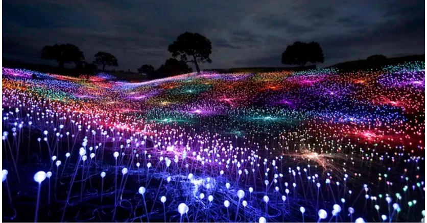 &laquo;Всё взаимосвязано&raquo;: поле света в Остине от британского дизайнера