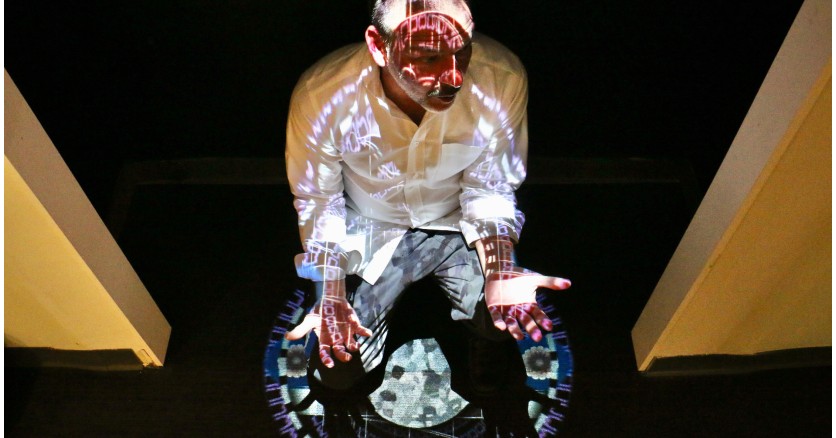 Дизайнеры проливают свет на правду на выставке &laquo;Truth*&raquo;