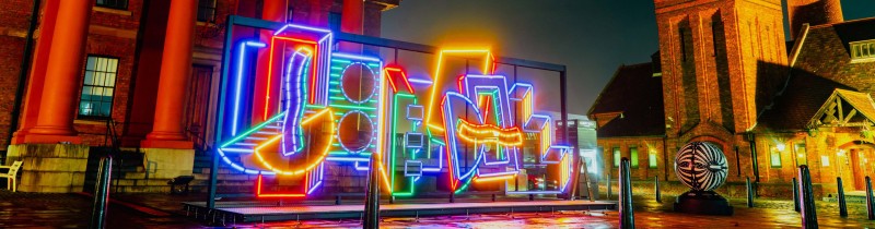 Свет, музыка и искусство: 10 световых инсталляции в Ливерпуле