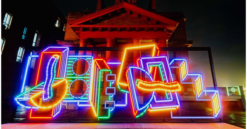 Свет, музыка и искусство: 10 световых инсталляции в Ливерпуле