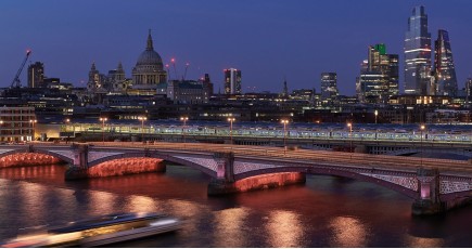 «Illuminated River»: световая инсталляция на Темзе