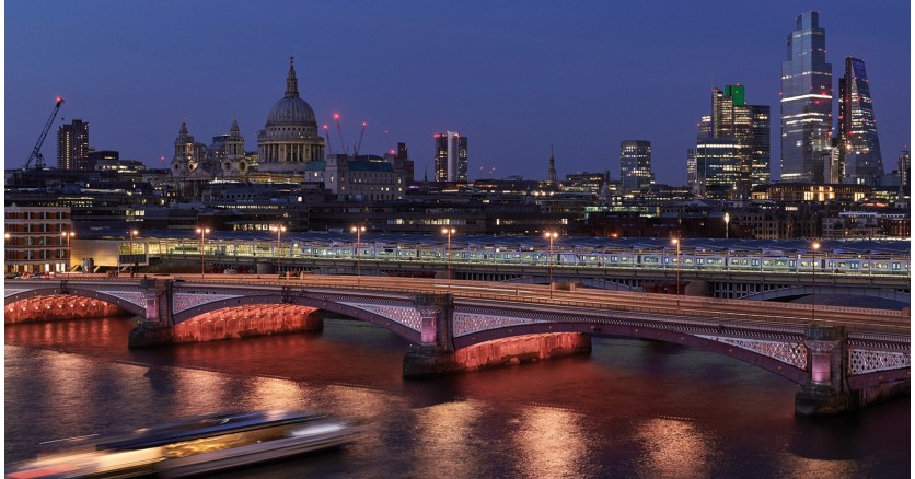 &laquo;Illuminated River&raquo;: световая инсталляция на Темзе