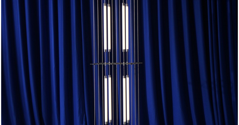 Бесконечная система освещения из строительного леса