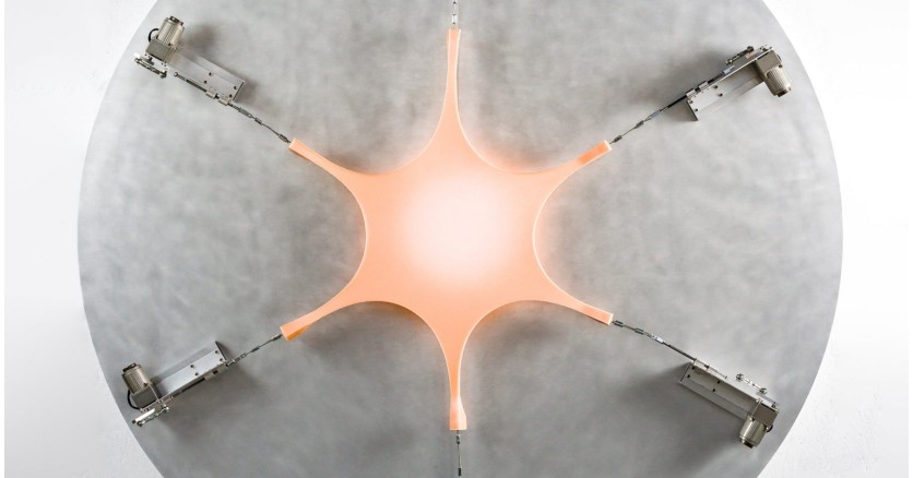 Пульс света: лампа из силиконового композита в Нью-Йорке Пульс света: лампа из силиконового композита в Нью-Йорке