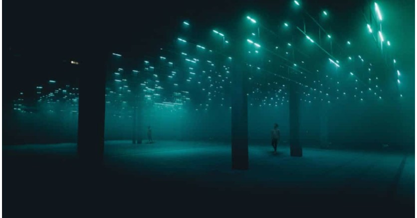 Свето-музыкальное шоу «At The Beams» в Лондоне Свето-музыкальное шоу «At The Beams» в Лондоне