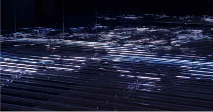 «Waves of code»: световая инсталляция, принимающая цифровые вызовы