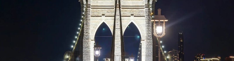 Светодиодные лампы украсили Бруклинский мост