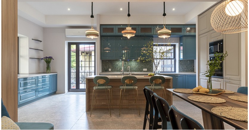 Светильники Singo осветили колоритную кухню-гостиную в &ldquo;Дачном ответе&rdquo;