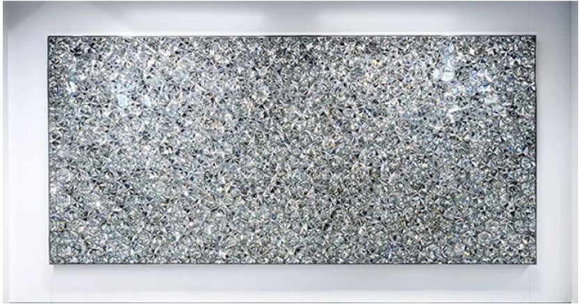 636 кристаллов осветили станцию метро в Токио