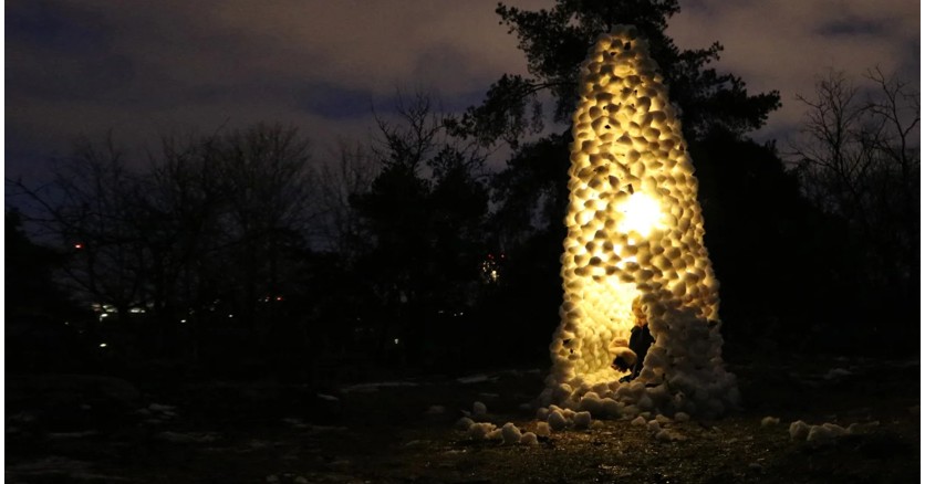 Уличный фонарь из 4000 снежков осветил шведскую ночь