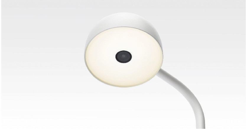 Корейская лампа читает детям книги