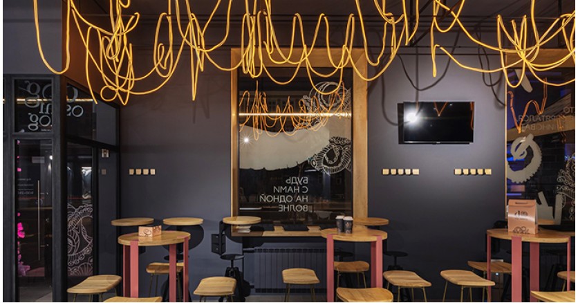 Неоновая лента от Lightstar Group в заведении морского фастфуда &laquo;Dog Osminog&raquo;