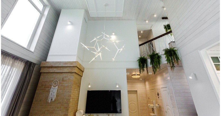 Американская дача на берегу реки: дизайнер Сергей Семёнов о проекте загородного дома и Lightstar Group