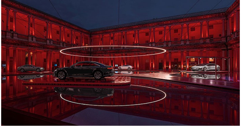 Парящее световое кольцо над архиепископной семинарией Милана