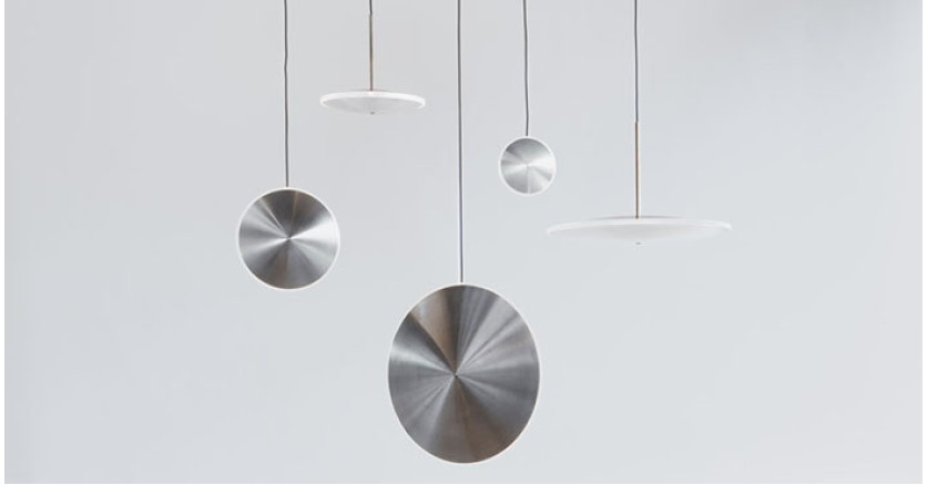 Коллекция Chrona: комбинация латуни и звездного света Коллекция Chrona: комбинация латуни и звездного света