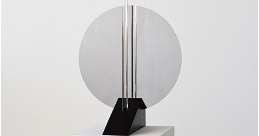 Не зеркало и лампа, а произведение искусства