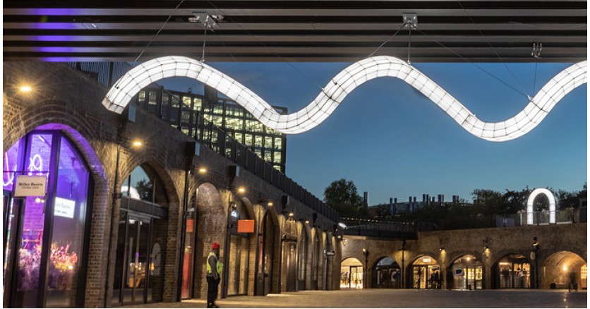 Свет космоса над Лондоном от голландских дизайнеров