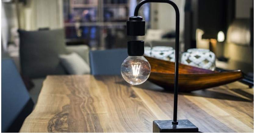 Левитирующая лампа от итальянских дизайнеров