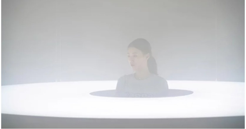 Тет-а-тет со светом в инсталляции Halo Тет-а-тет со светом в инсталляции Halo