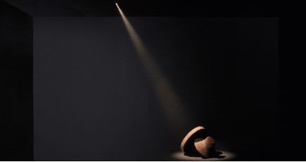 Дин Скира создал невидимый светильник