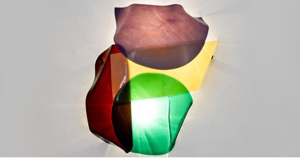 Бра из цветного венецианского стекла представлены на выставке в Болонье