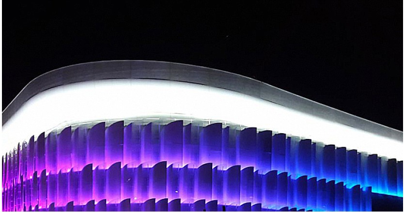 Три тысячи километров светодиодных лент украсили новый стадион в Париже