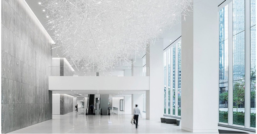 Светящееся облако появилось в холле небоскреба в Хьюстоне Светящееся облако появилось в холле небоскреба в Хьюстоне